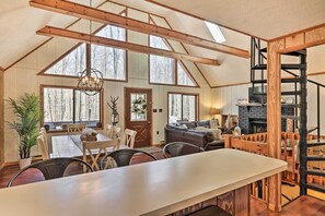 Interior | Open Floor Plan | Free WiFi