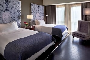 Unit with 2 Queen beds