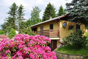 Außenseite Ferienhaus [Sommer]