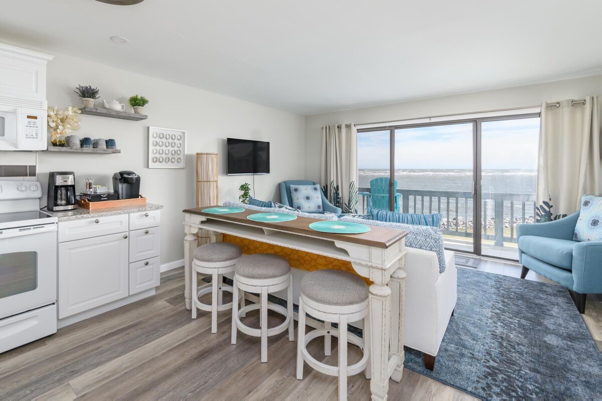 Stay on Fripp this Summer! Second Floor Ocean View Condo with Pool access