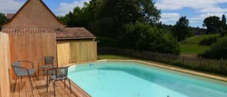 Piscine privée et chauffée des Amandiers
