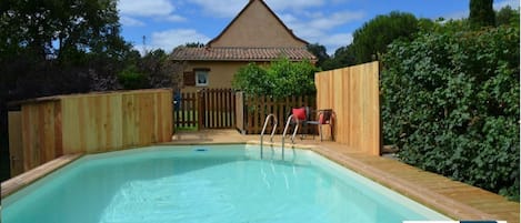 piscine de 8x4.5 m,  privée, chauffée et sécurisée
