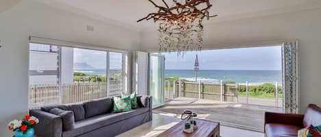 78 Beach Road - Seafront luxury bliss (4111)