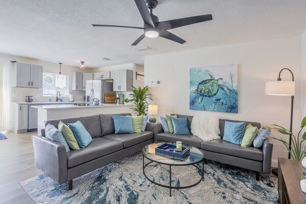 Living & Kitchen