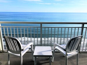 Balcony with outdoor seating