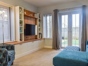 Living room/dining room | Coed Faen, St Helens, near Ryde