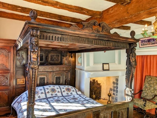 Master bedroom with four poster bed.