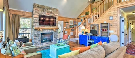 Toccoa Vacation Rental | 3BR | 3BA | Stairs Required | 2,872 Sq Ft