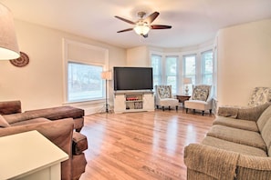 Living Room | Smart TV | Free WiFi
