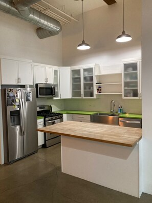 Fully equipped kitchen