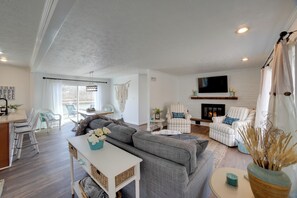 Living Room | Smart TV | Board Games | Free WiFi