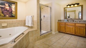 Grand Desert Master Bathroom (Unit layout and décor may vary)