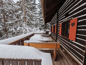 Neuschnee auf dem Balkon
www.sechszirbenhuette.com