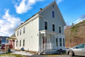 Exterior | 3 Mi to Ski Resort