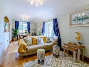 Open plan living space | Bee’s Cottage - Island Farm Cottages, Staintondale, near Whitby