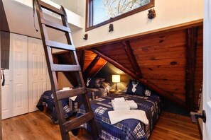 Bedroom 3 | Two twins | 2nd floor| Smart TV | One additional twin in loft
