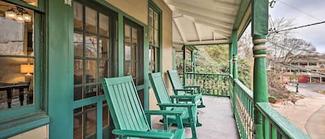 Eureka Springs Vacation Rental | 1BR | 1BA | Stairs Required | 880 Sq Ft