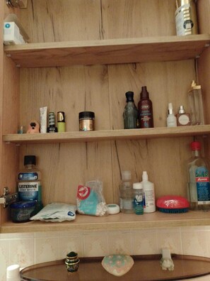 Bathroom amenities