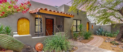 Welcome to Acacia Abode, our 1927 2BD/1BA desert bungalow in Sam Hughes!