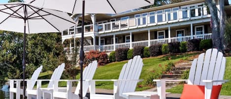 Lounge area overlooking Weiss Lake with Scenic Solitude on Weiss featured in the background.