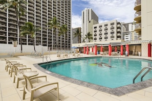 You Found it! Outdoor Pool, Oceanview, Short Drive to Honolulu Stadium