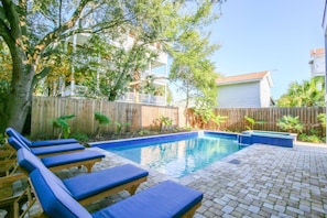 Sea Gem has a private pool and hot tub, which can be heated for an additional fee.