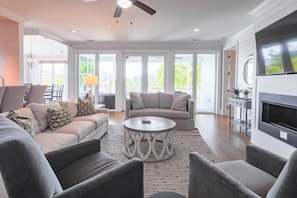 With its living room, kitchen & dining room on the second floor, Sea Gem receives wonderful natural light.