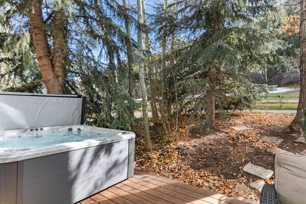 New Private Hot Tub!