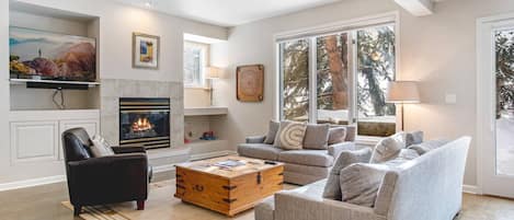 Living Room with Gas Fireplace and Smart TV with Cable.