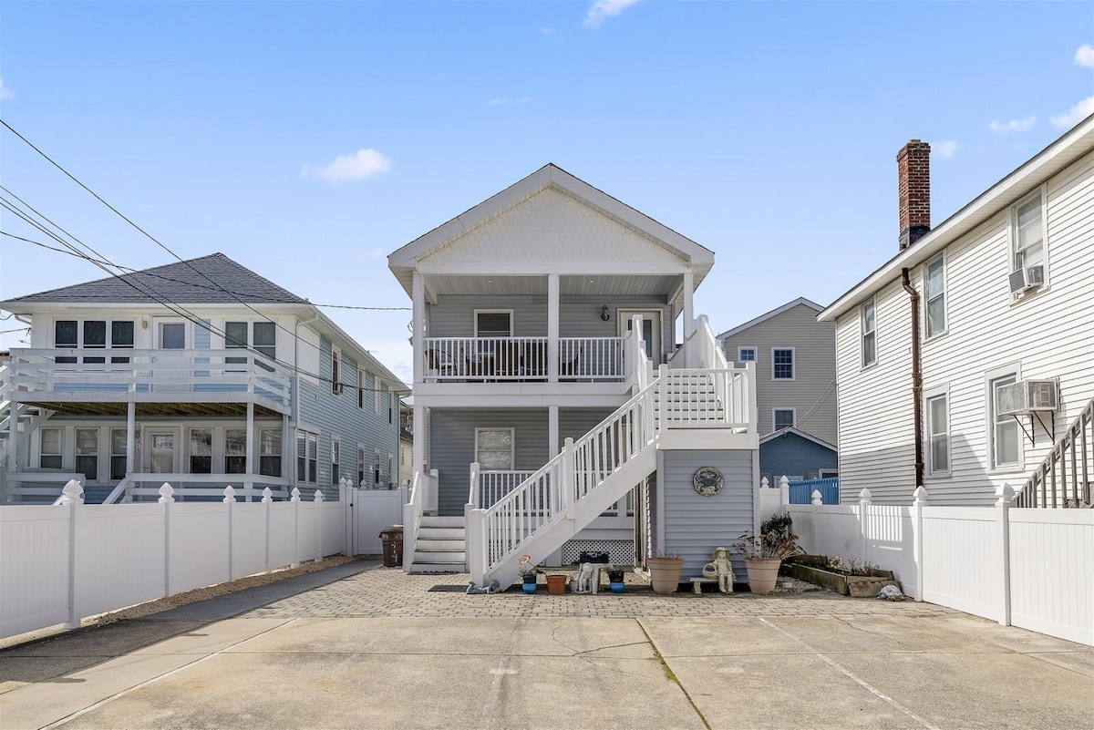 2 Bedroom Condo Only Steps to the Beach!