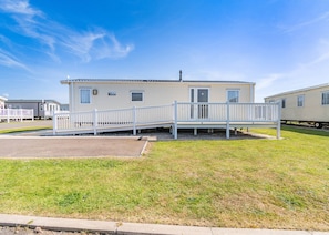 Gold Caravan 6 WCF (Pet) - Skegness Fields, Skegness