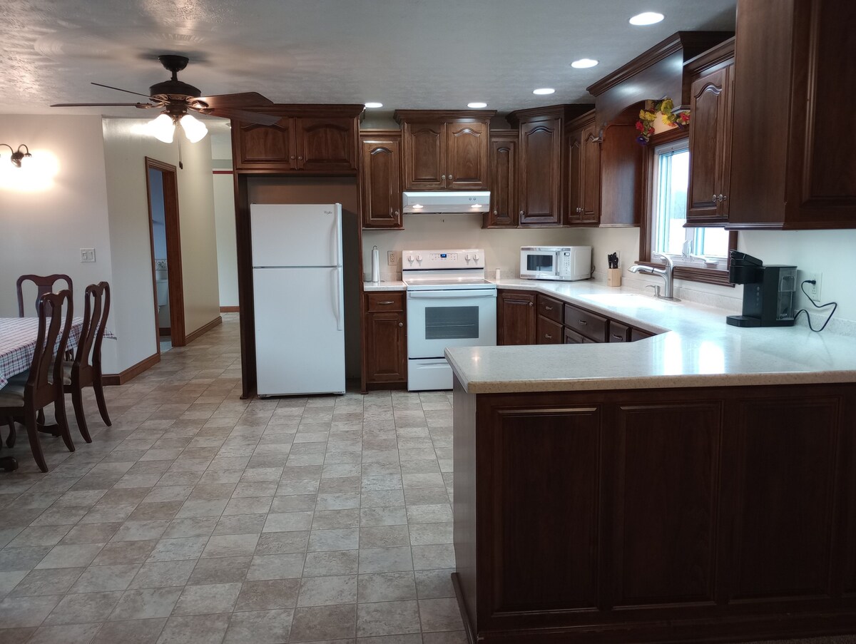 Quiet Country Retreat – outdoor BBQ, 5 mi. From Del Lago Resort