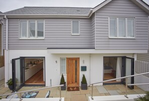 5 The Sands, Polzeath.  Expand your space with the bi folding doors at the front of the property