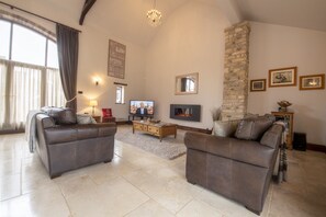 Tockwith Lodge Barn, North Yorkshire: Open-plan sitting and dining area