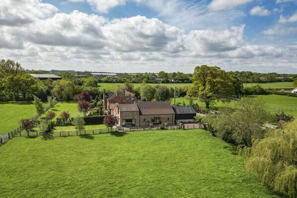 Tockwith Lodge Barn, North Yorkshire: Surrounded by farmland this beautiful semi-detached barn conversation is luxuriously furnished