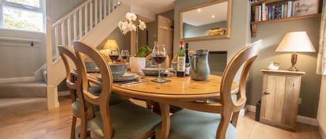 1 School Lane: The perfect room to enjoy dinner with family and friends