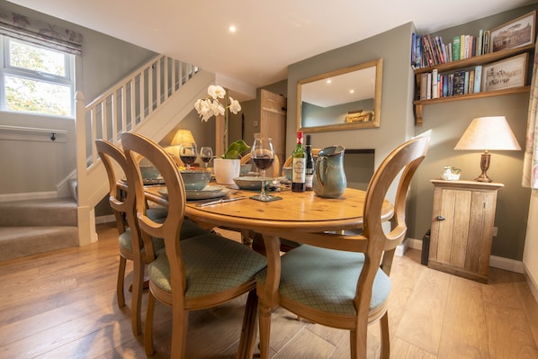 1 School Lane: The perfect room to enjoy dinner with family and friends