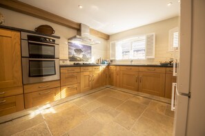 Ground floor: Spacious kitchen