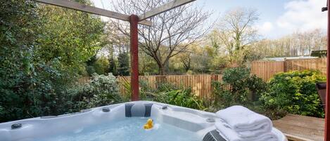 The hot tub at White Cross Cottage, Devon