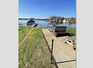 10ft private waterfront with firepit for guest
