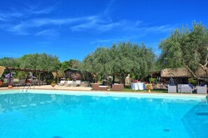 Building Exterior, Outdoor, Pool