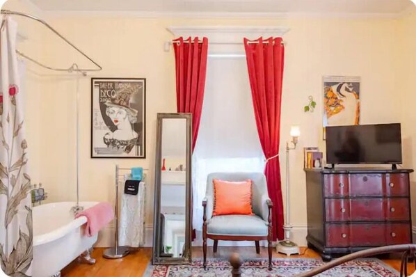 Hilltop Luxury, Easy Rt. 1 access to Mid-Coast Gems
