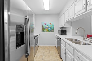 Cassine Gardens 111 Kitchen Alt
