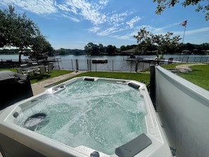 6 person hot tub