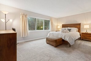 Bedroom w/ King