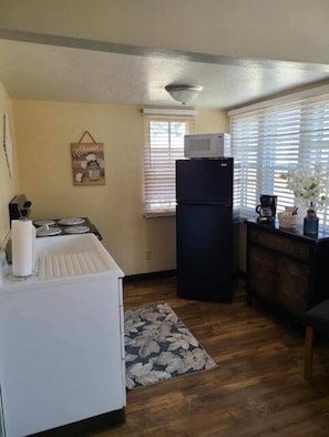 Full kitchen