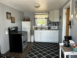 Full kitchen