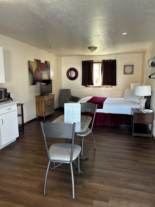 Bedroom and kitchen connected