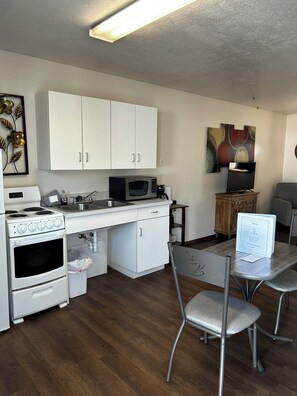 Full kitchen