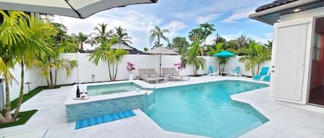 Luxury Resort style  4BR villa w Heated Pool & Hot Tub Outdoor kitchen BBQ grill